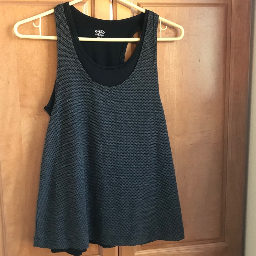 Workout 🏋🏻‍♀️  layered tank!!